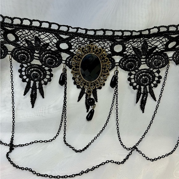 New Black Lace and Gemstone Gothic Choker Necklace and Earrings - Picture 4 of 9